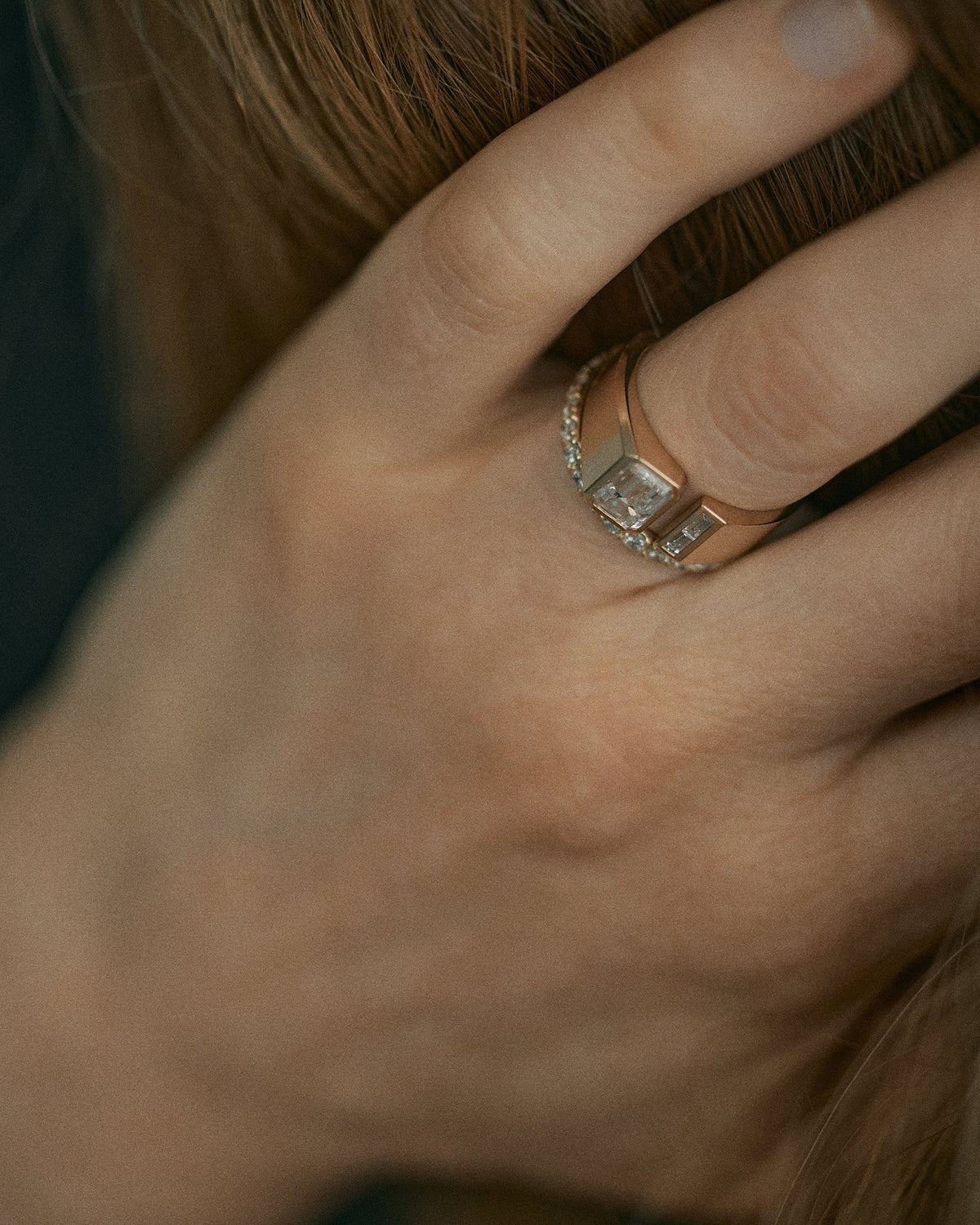 [lifestyle]Emerald and Baguette Cut Diamond Dyad Signet