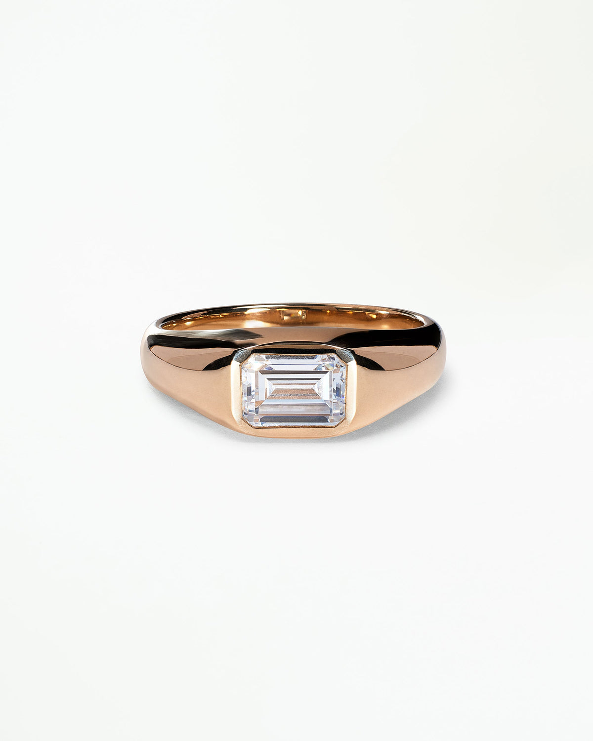 [lifestyle]Emerald Cut Diamond Soft Signet Ring