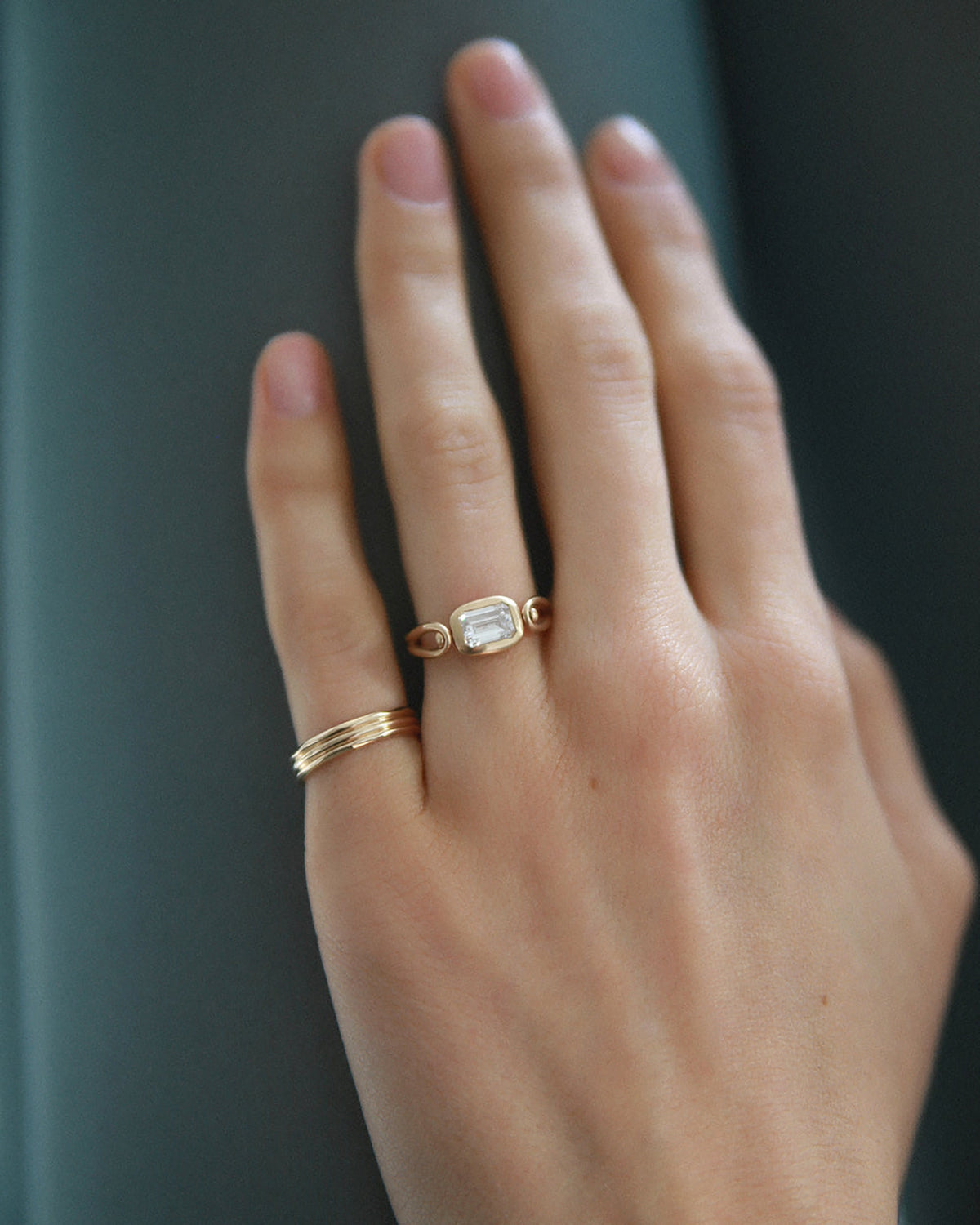 [lifestyle]Emerald Cut Diamond Tempo Ring