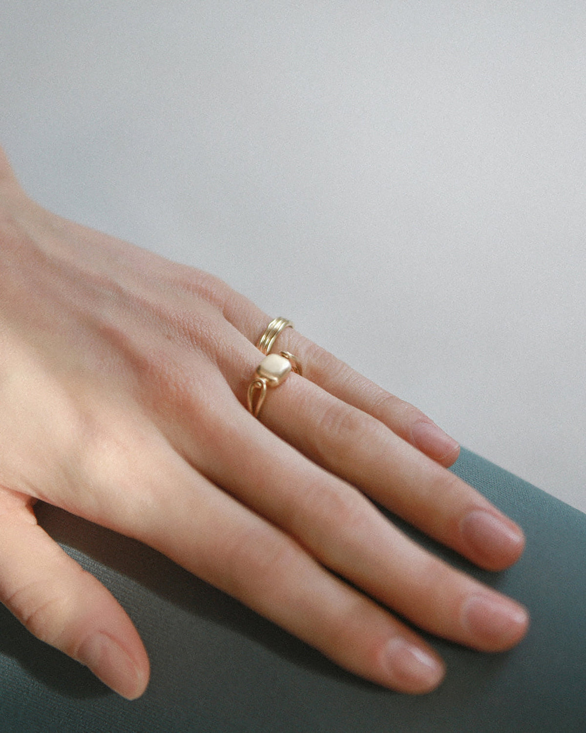 [lifestyle]Emerald Cut Diamond Tempo Ring