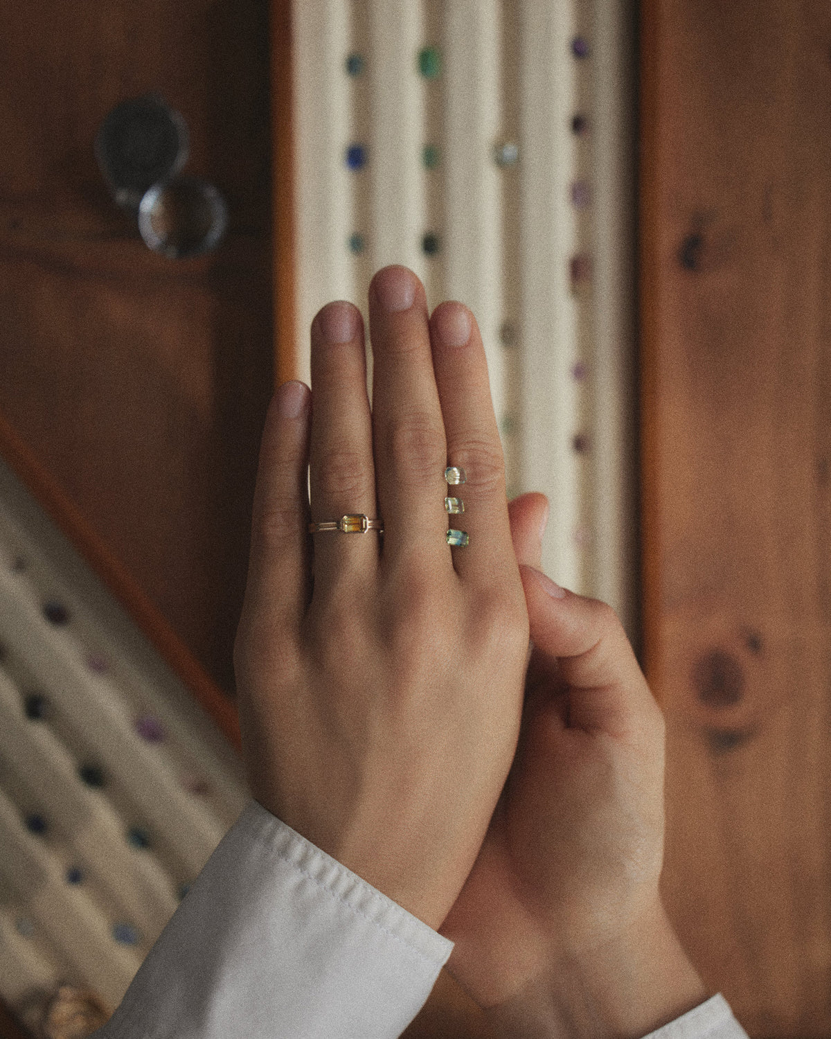 [lifestyle]Close-up of a hand with rings on a wooden surface