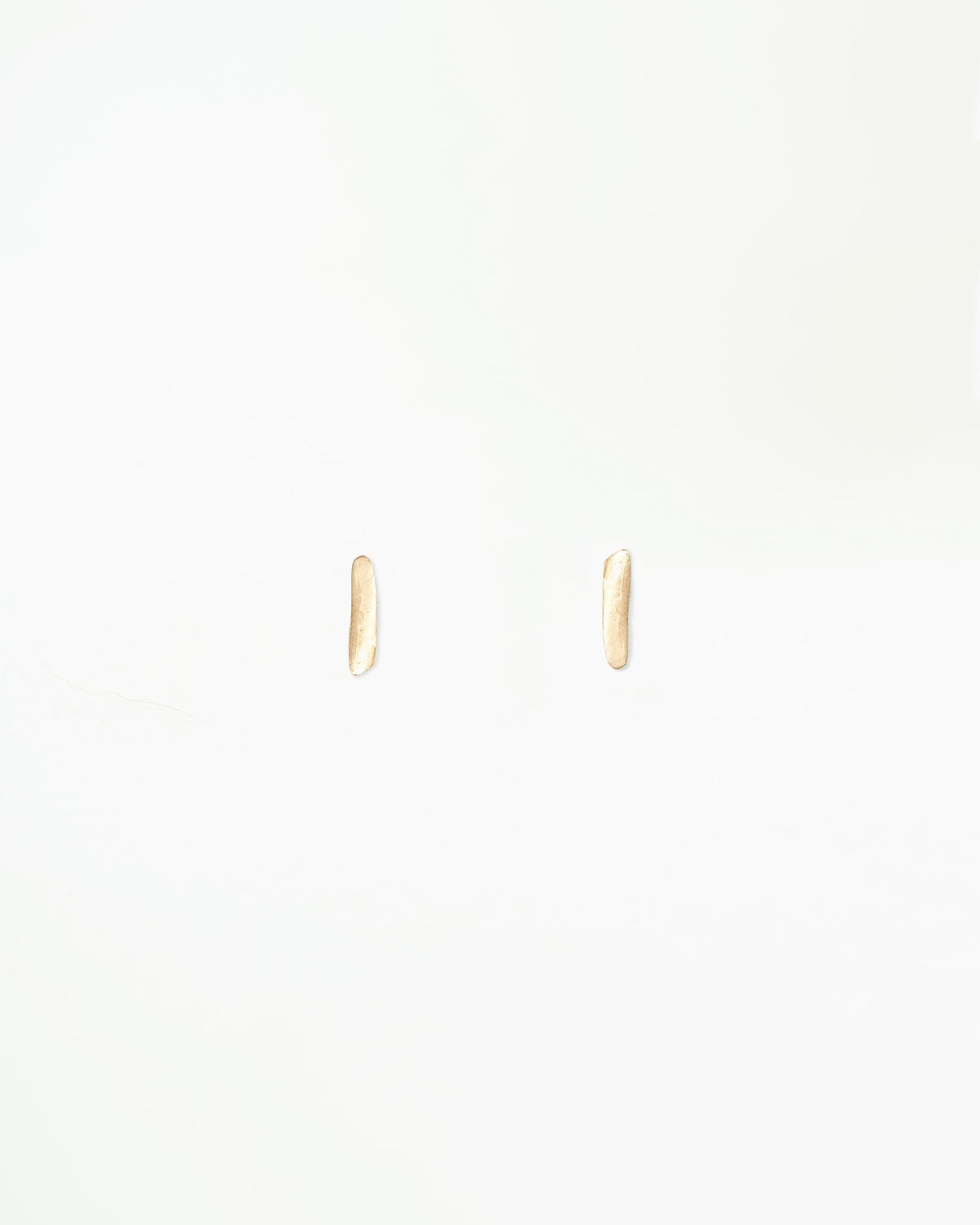 Gold Dash Wisp Earring