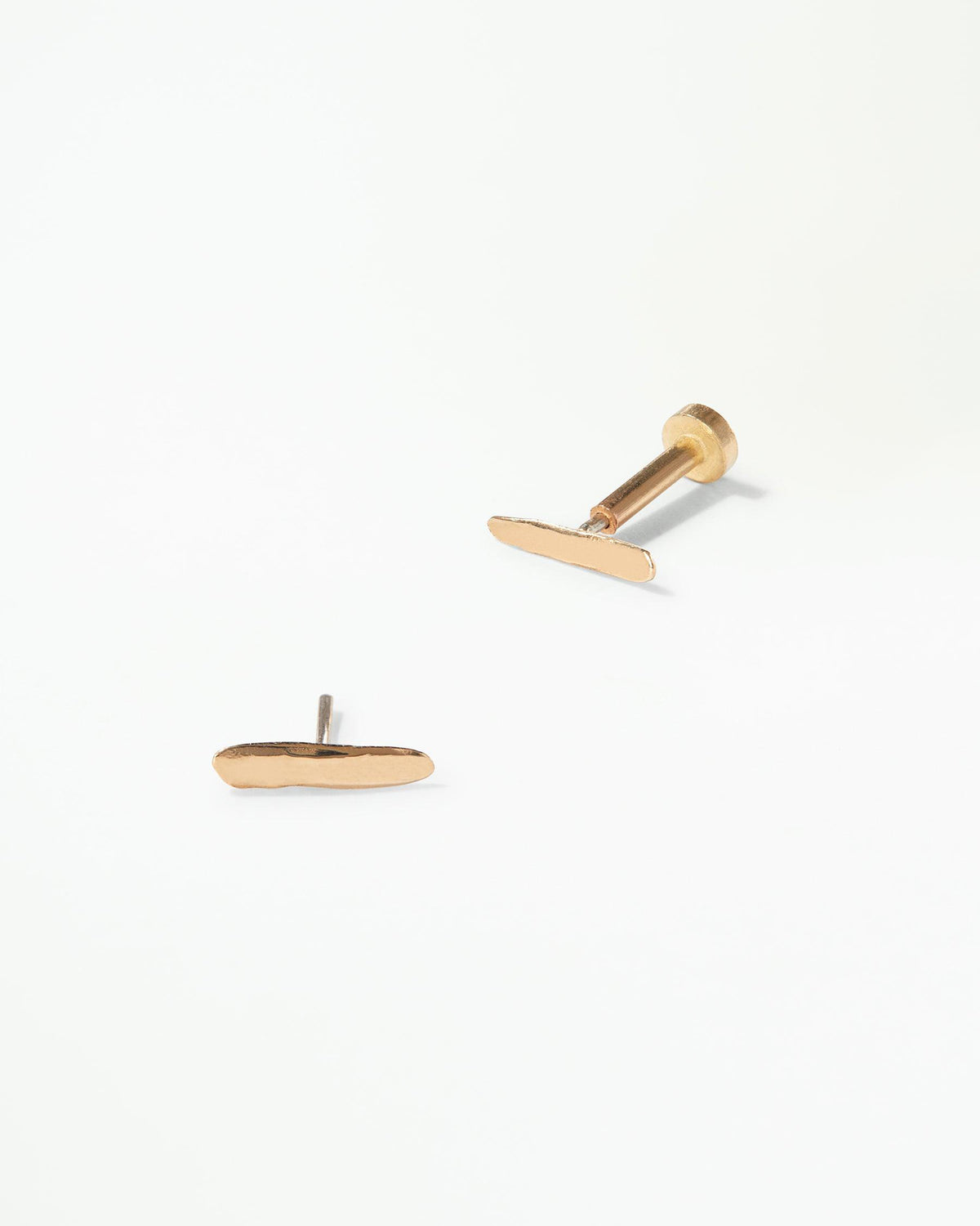 Gold Dash Wisp Flat Back Earring