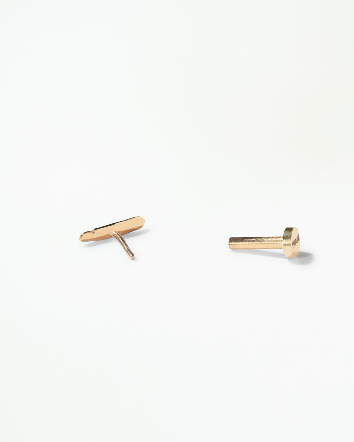 Gold Dash Wisp Flat Back Earring