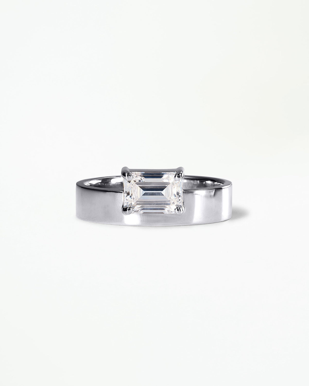 [lifestyle]Horizontal Emerald Cut Diamond Monolith Ring