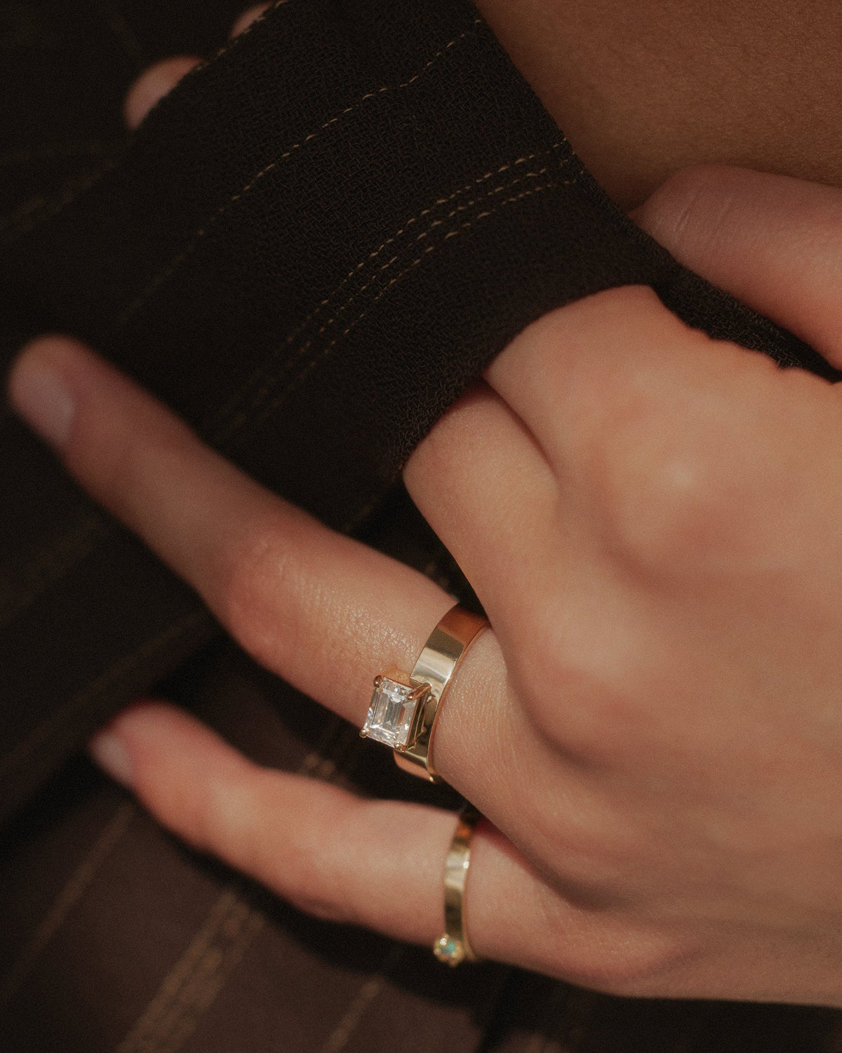 [lifestyle]Horizontal Emerald Cut Diamond Monolith Ring