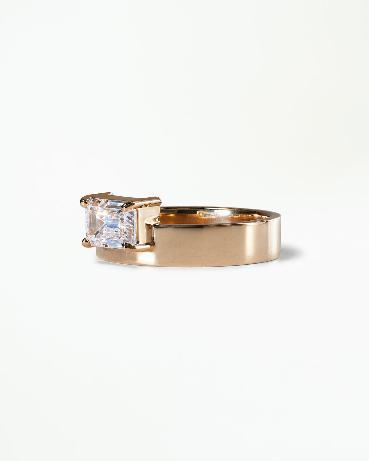 [lifestyle]Horizontal Emerald Cut Diamond Monolith Ring