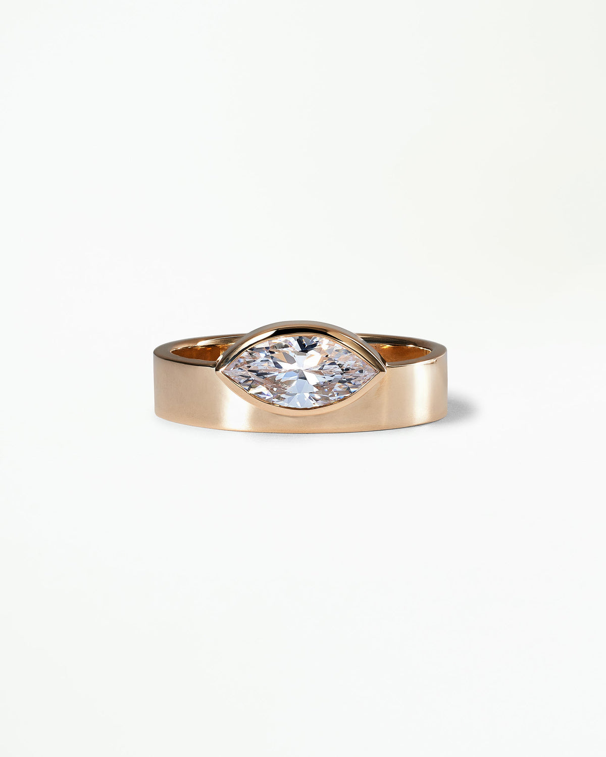[lifestyle]Marquise Cut Diamond Monolith Ring