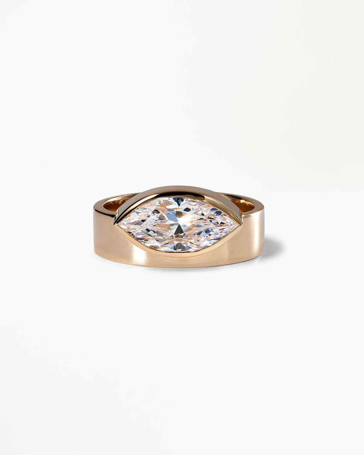 [lifestyle]Marquise Cut Diamond Monolith Ring