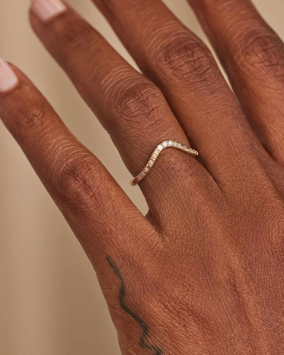 Micropave Diamond Graduated Peak Band