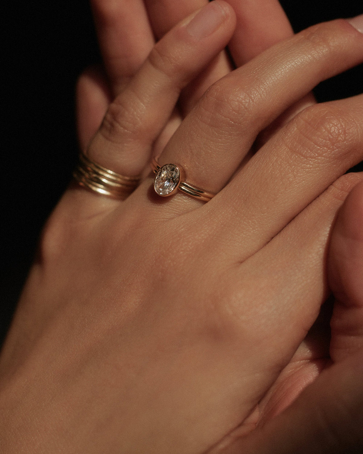 [lifestyle]Oval Brilliant Cut Diamond Ridge Solitaire Ring