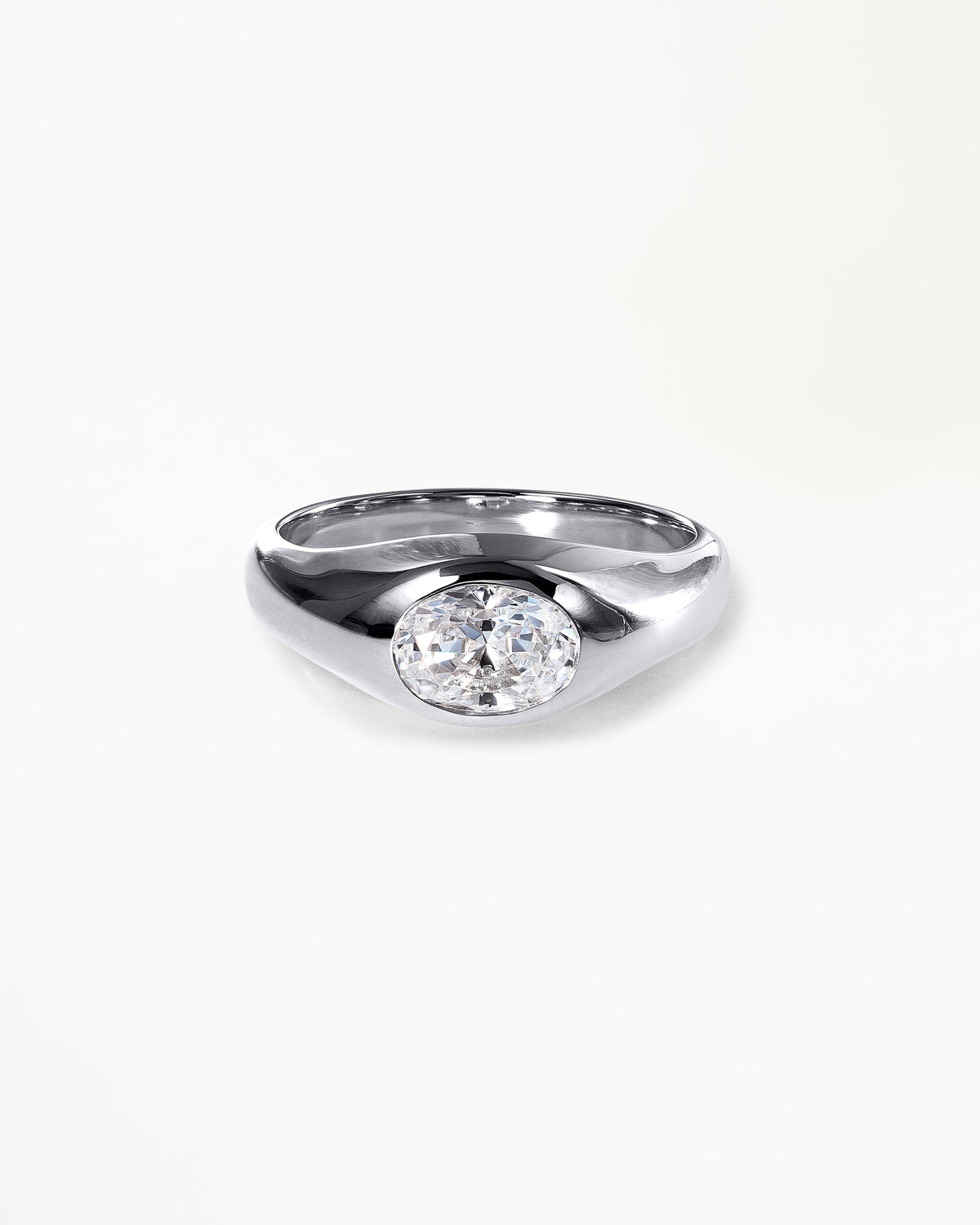 [lifestyle]Oval Cut Diamond Soft Signet Ring