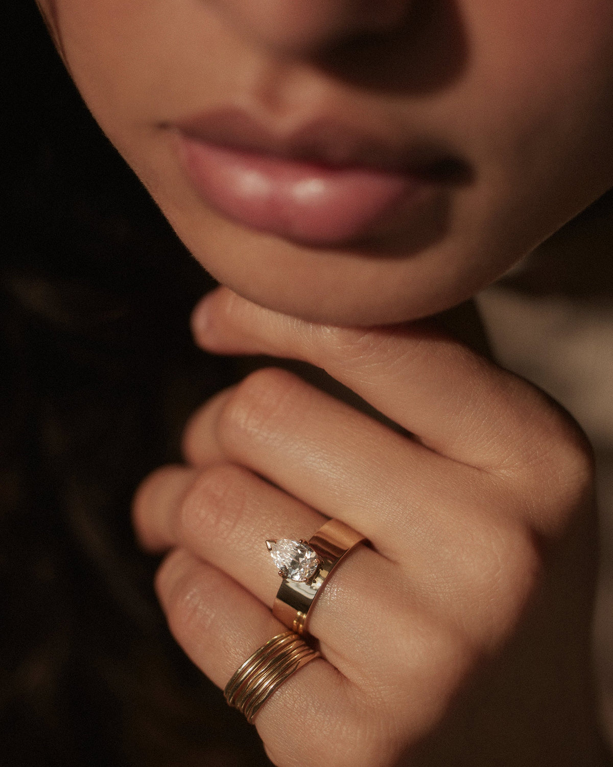 [lifestyle]Pear Cut Diamond Monolith Ring