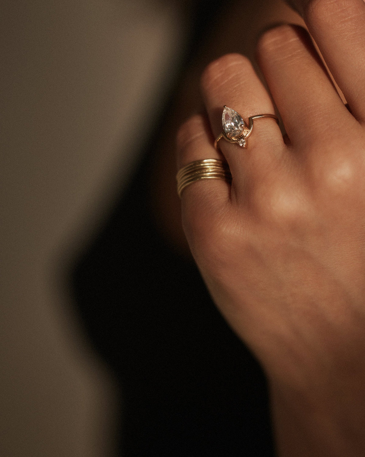 [lifestyle]Pear Cut Diamond Nestled Ring
