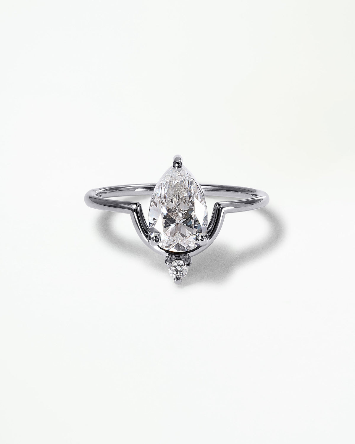 [lifestyle]Pear Cut Diamond Nestled Ring