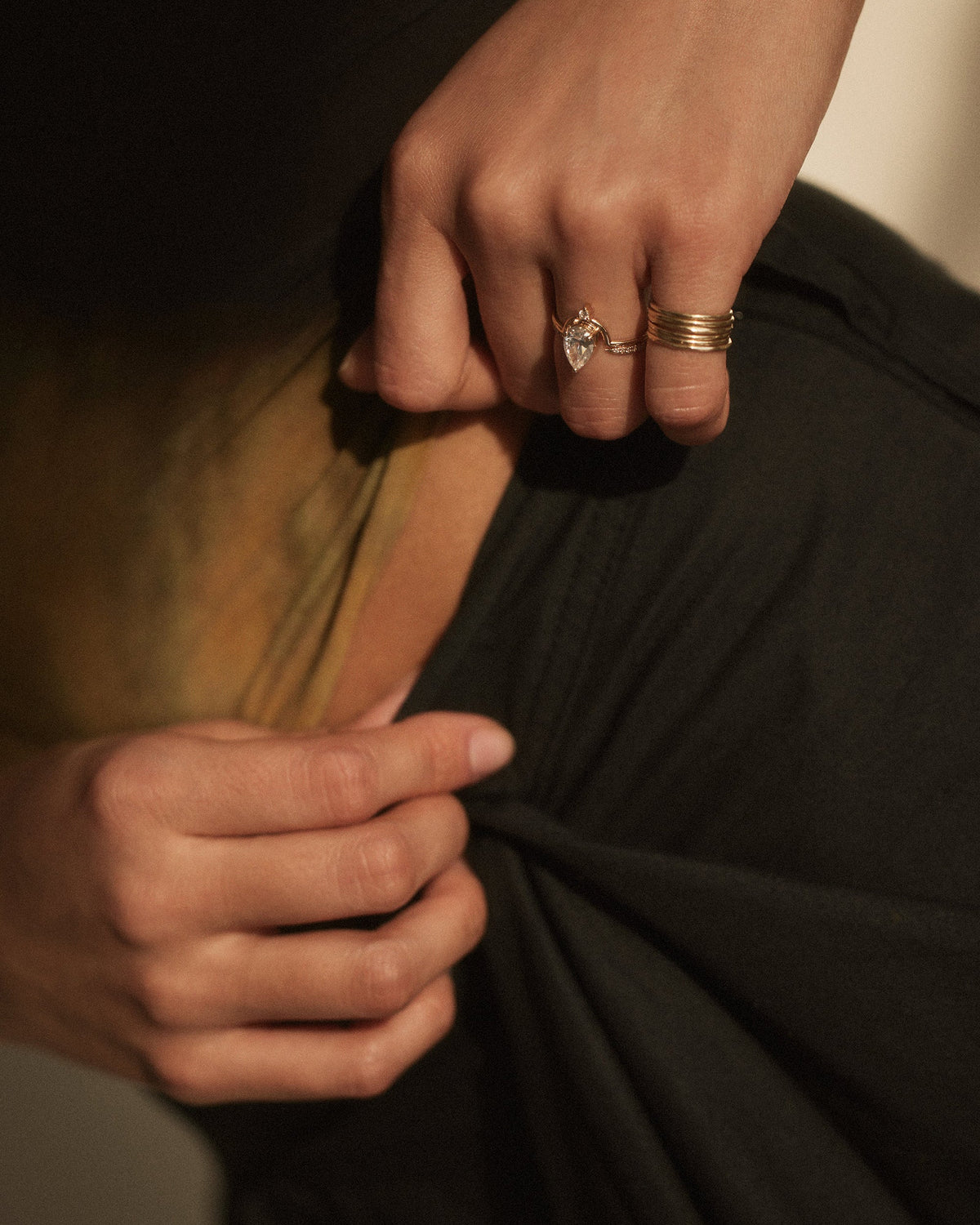 [lifestyle]Pear Cut Diamond Nestled Ring