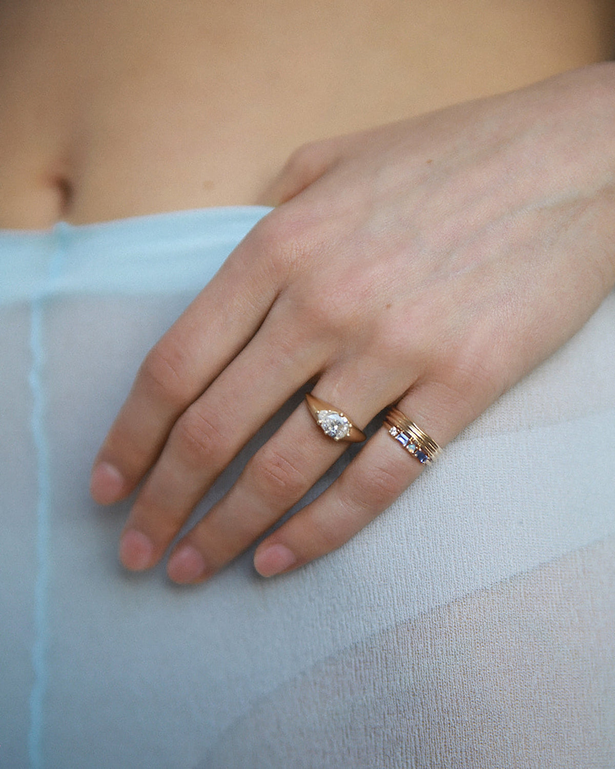[lifestyle]Pear Cut Diamond Signet Ring