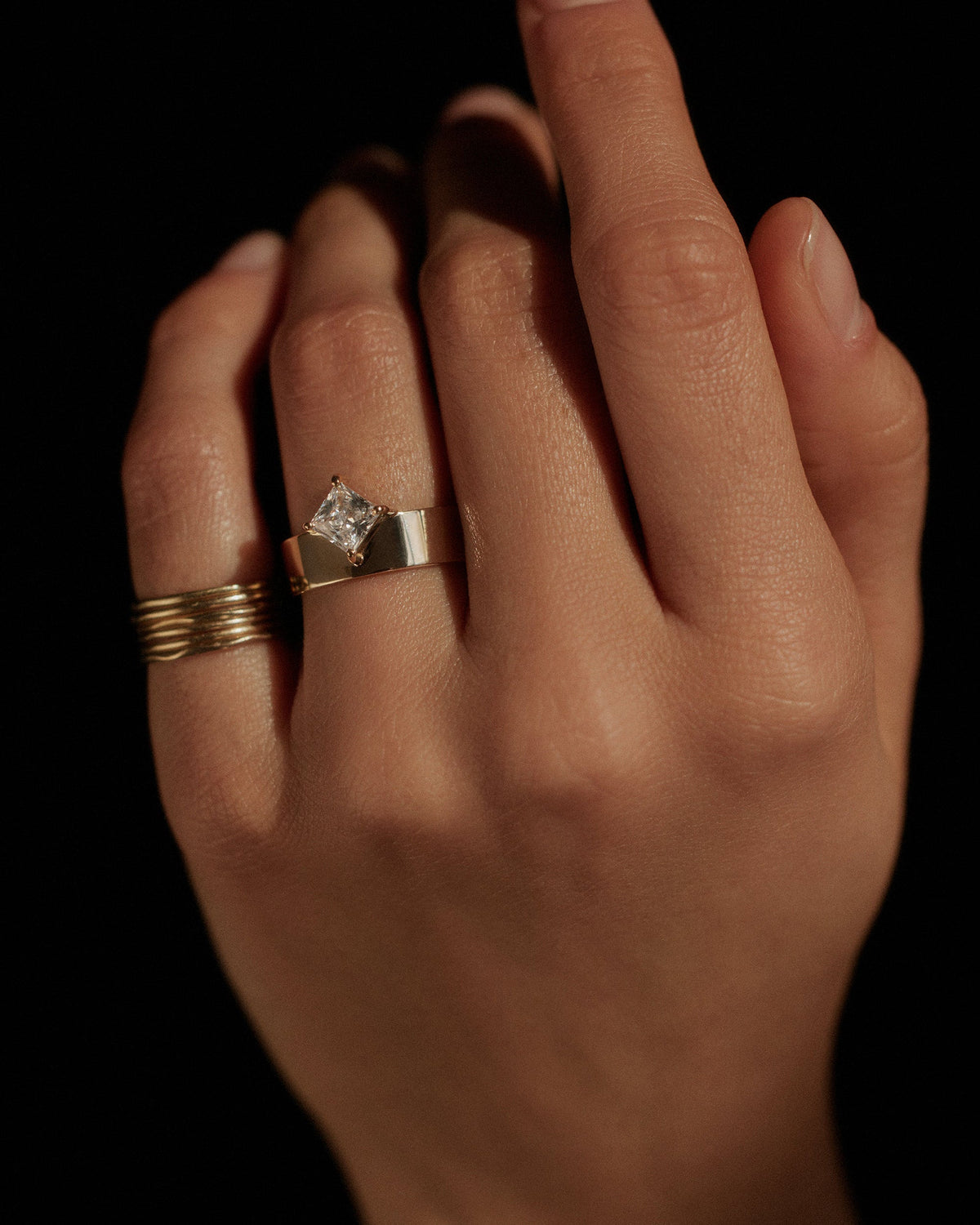 [lifestyle]Princess Cut Diamond Monolith Ring