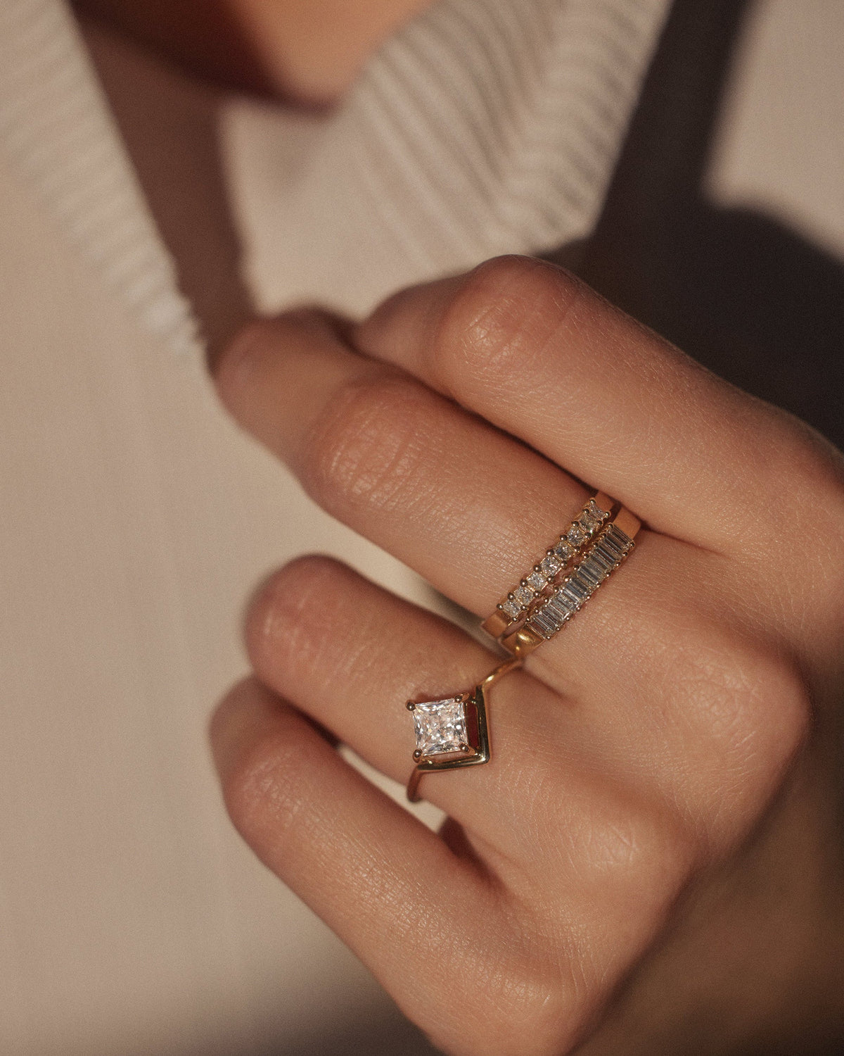 [lifestyle]Princess Cut Diamond Nestled Ring