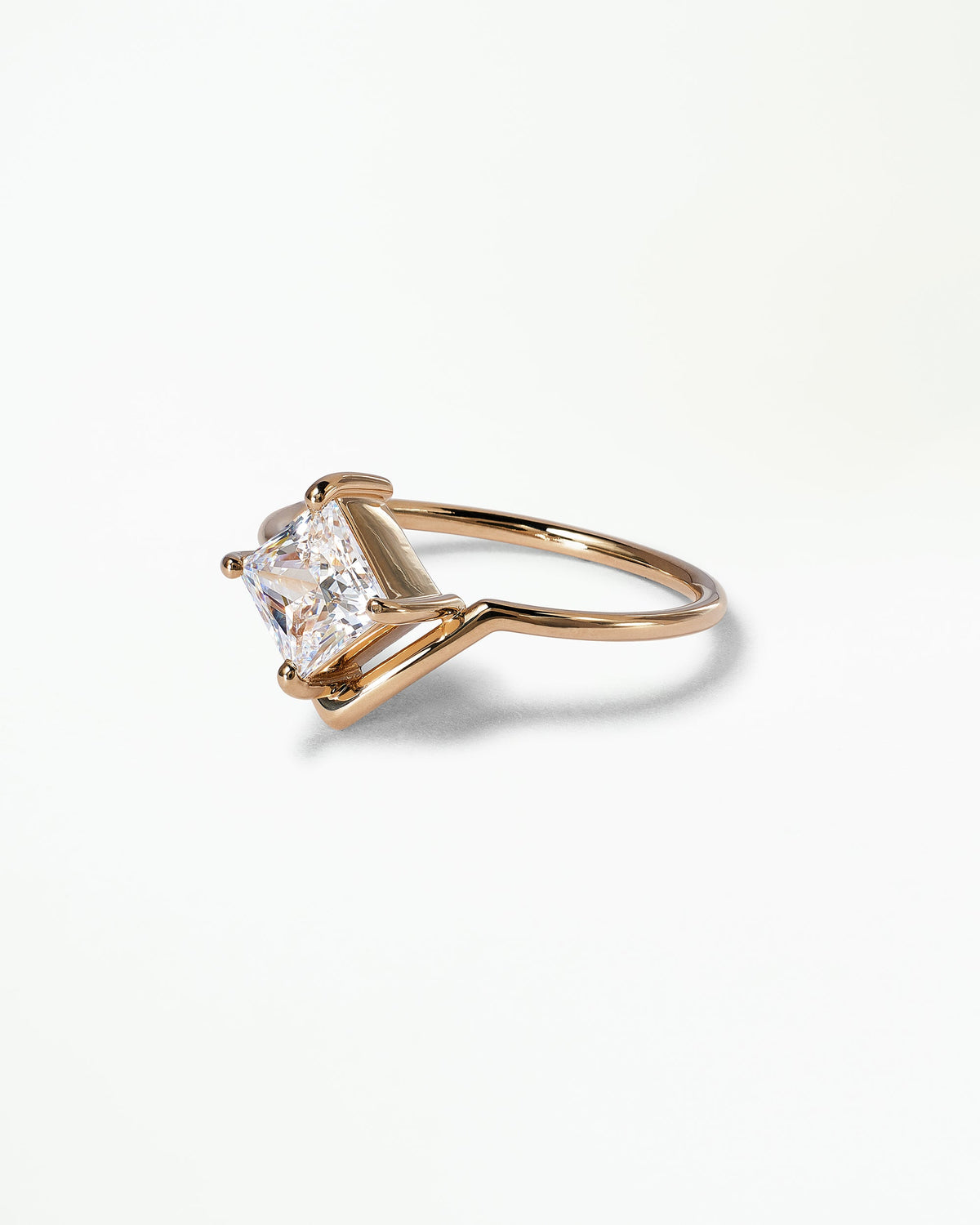 [lifestyle]Princess Cut Diamond Nestled Ring