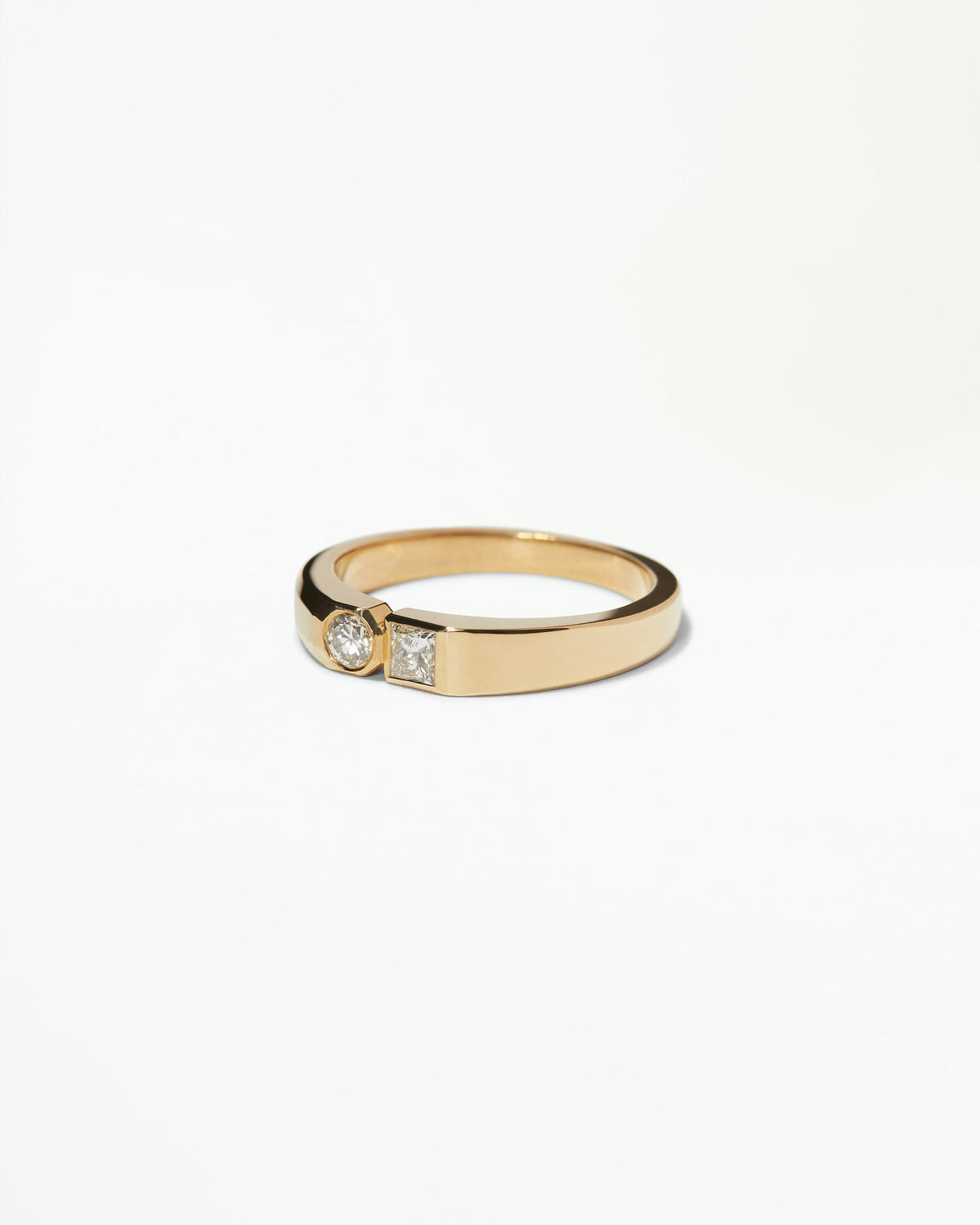 Round and Princess Cut Diamond Dyad Signet Ring