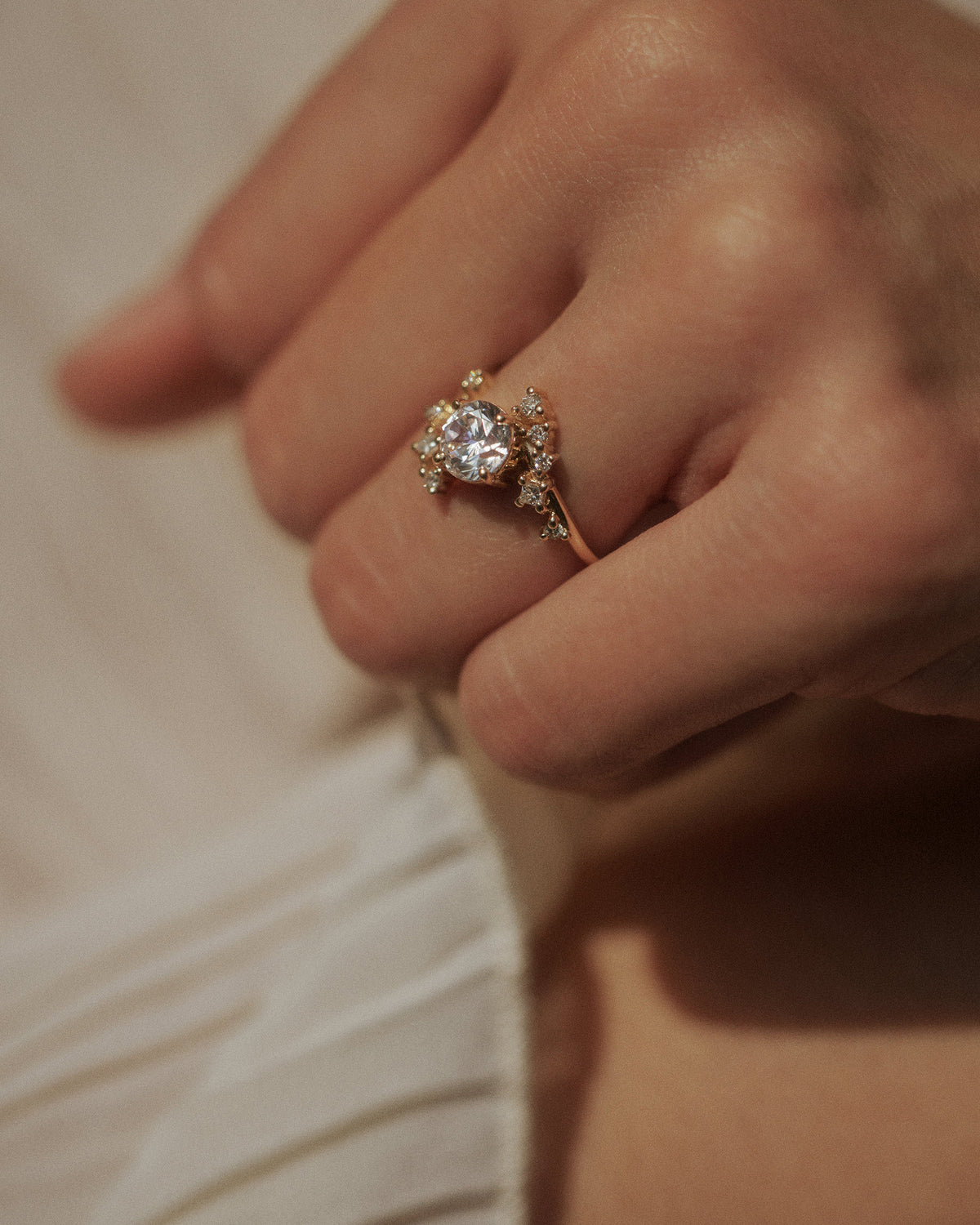 [lifestyle]Round Brilliant Cut Diamond Celestial Ring