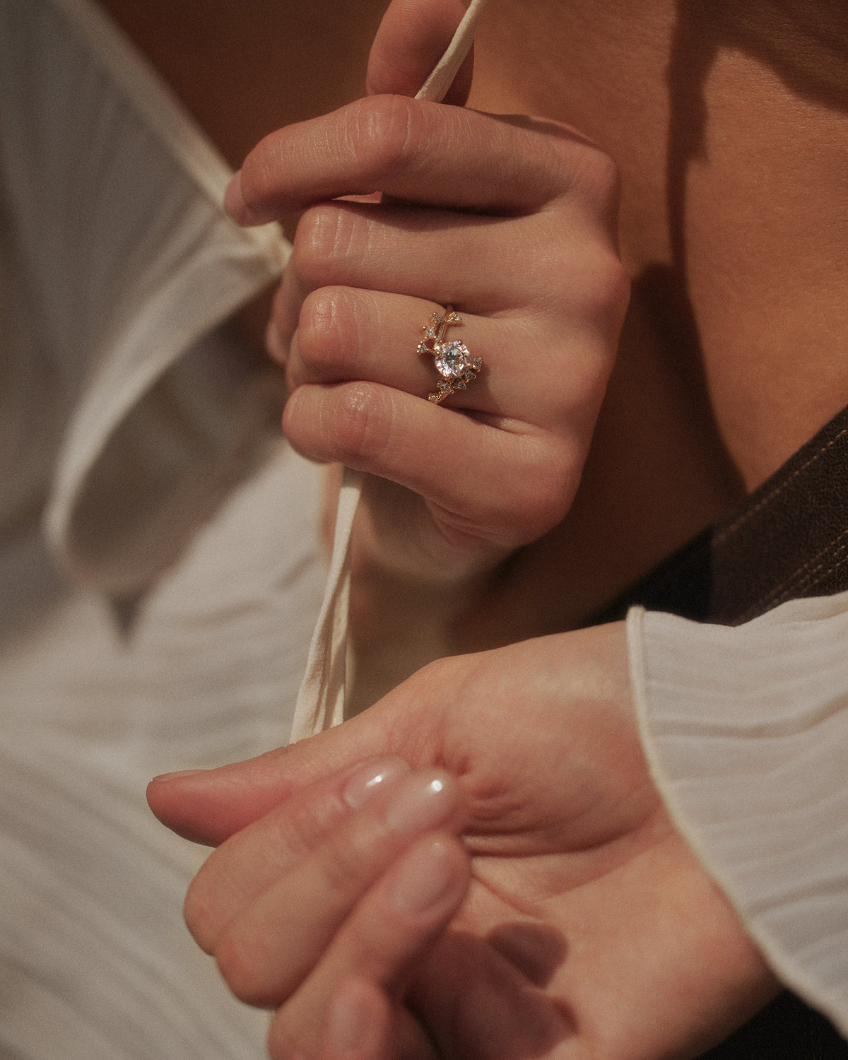 [lifestyle]Round Brilliant Cut Diamond Celestial Ring