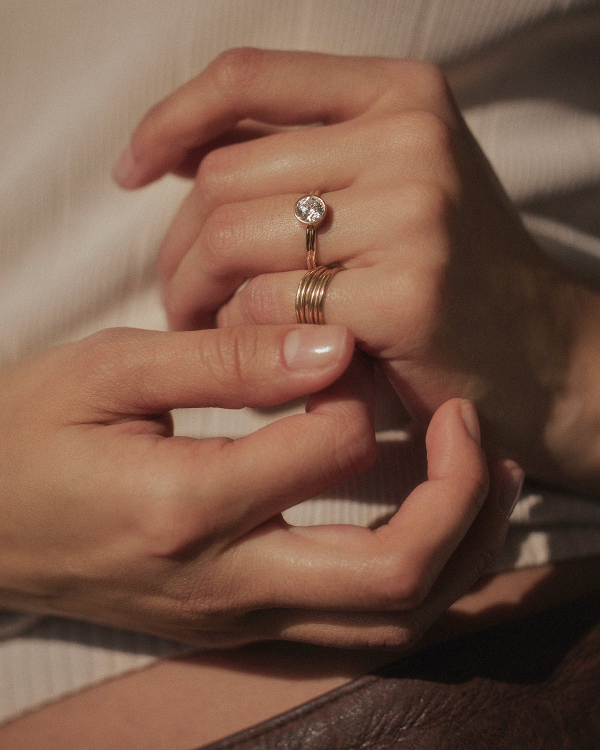 [lifestyle]Round Brilliant Cut Diamond Ridge Solitaire Ring