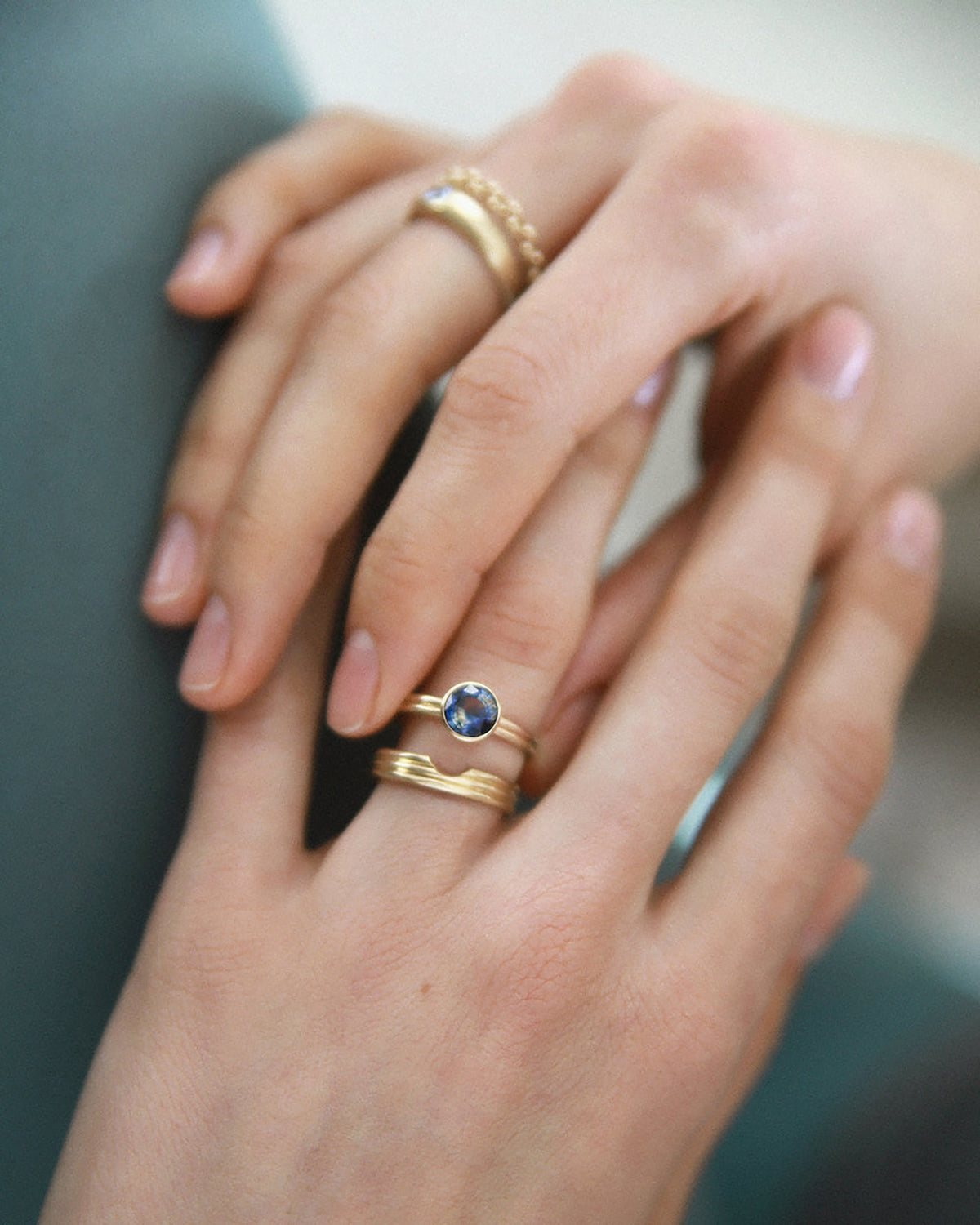 Round Cut Sapphire Ridge Ring Set No. 10