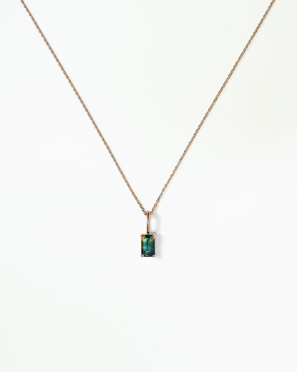 [lifestyle]Necklace with a green gemstone pendant on a white background