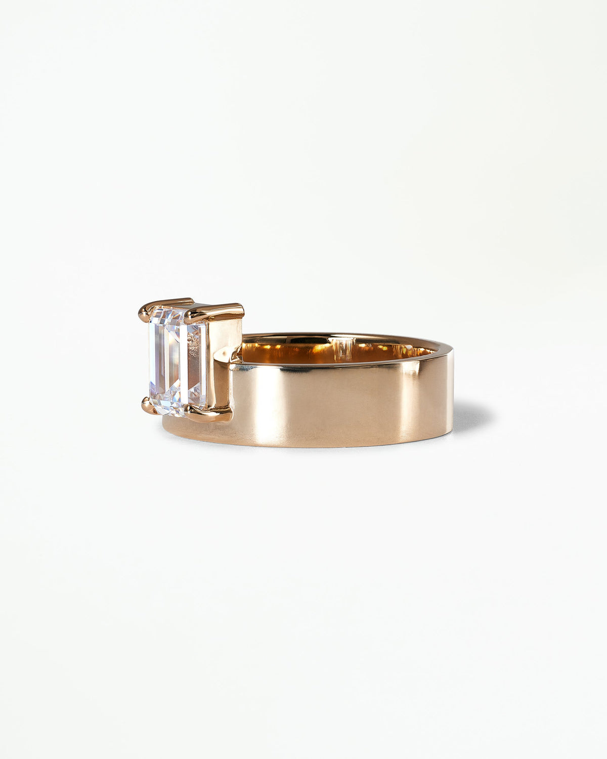 [lifestyle]Vertical Emerald Cut Diamond Monolith Ring