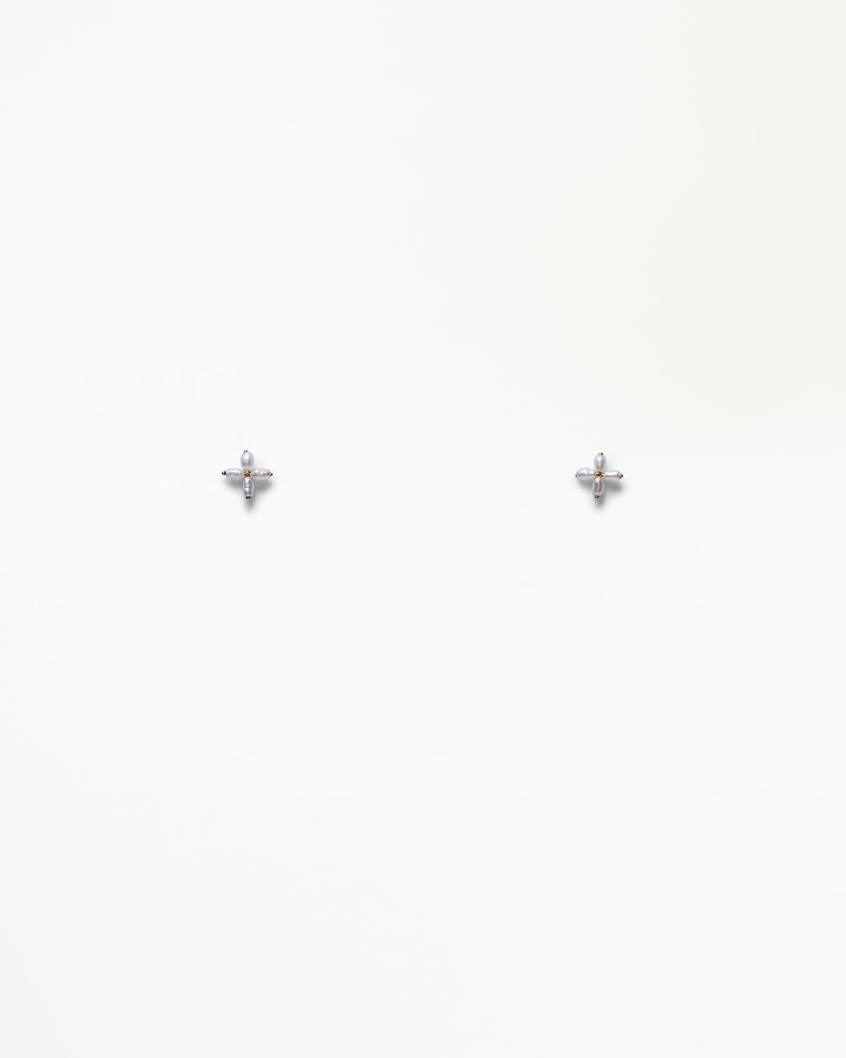 Small Pearl Clover Stitch Earring