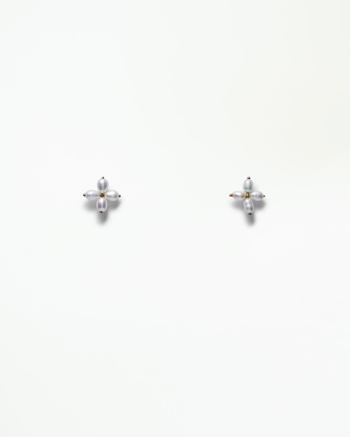 Large Pearl Clover Stitch Earring